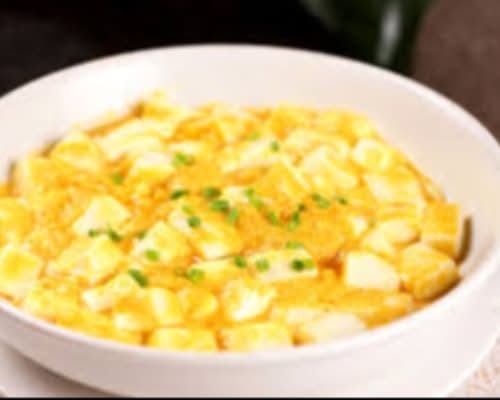 V9.咸蛋黄焗豆腐 Fried Tofu with Egg Yolk